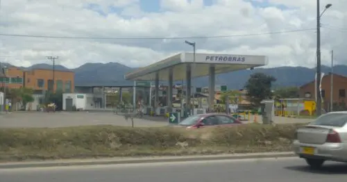 ESTACION DE SERVICIO PETROBRAS FERROCARRIL ESTACION DE SERVICIO PETROBRAS FERROCARRIL